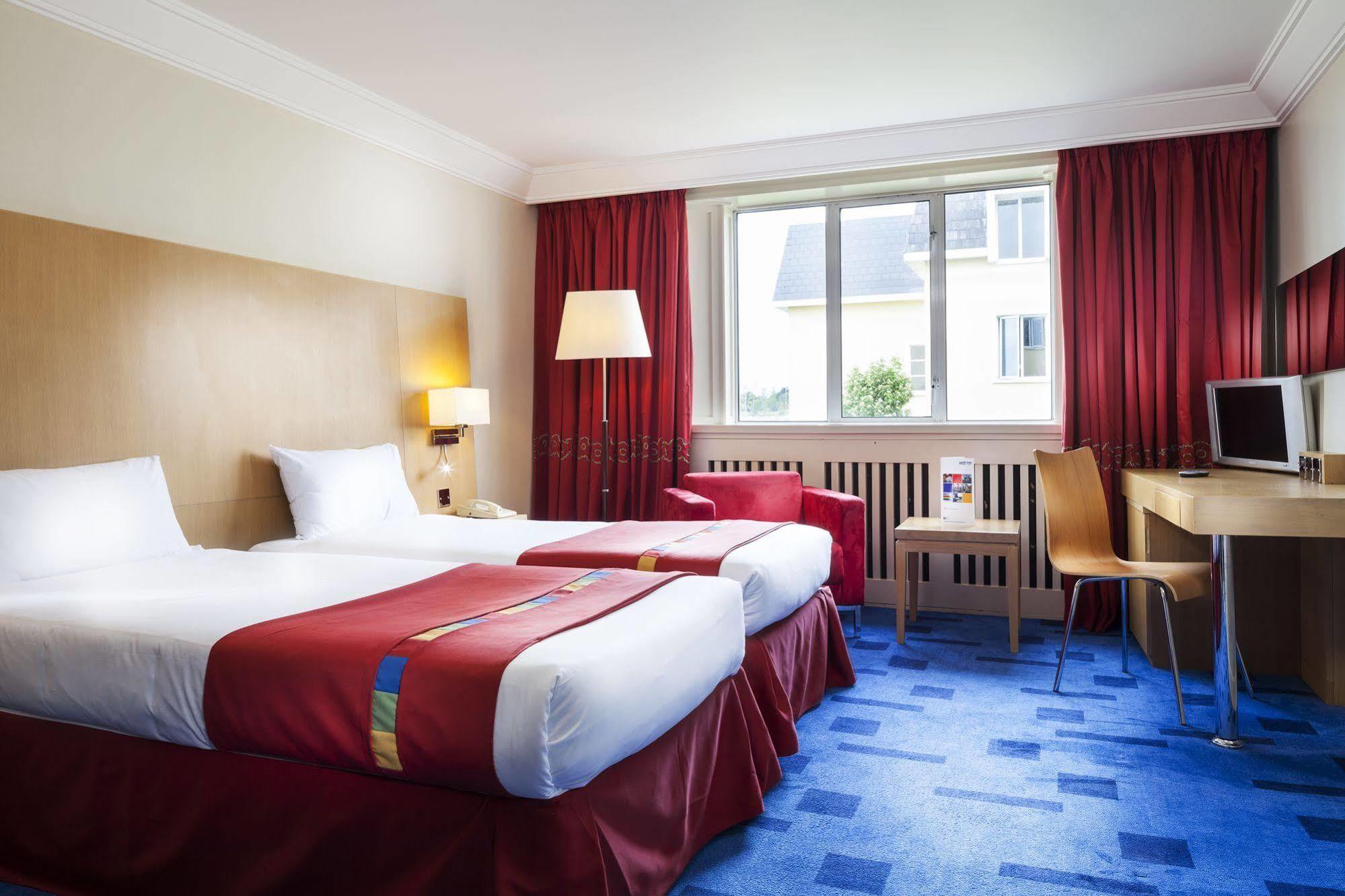 Park Inn By Radisson Shannon Airport Eksteriør billede